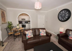 Seabirds - Cosy Ground Floor Apartment with Parking Space